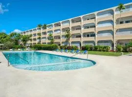 Cosy apartment with pool and garden view