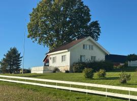 Cozy 2 bedroom house on a farm just outside Lillestr&oslash;m, căsuță din Lillestr&oslash;m