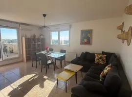 Le Tassigny-Spacious apartment-parking-wifi