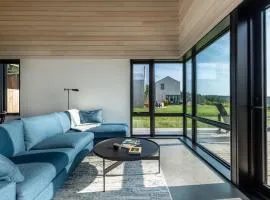Juniper - Accessible Luxury Cottage with Stunning Views, Private Hot Tub, Private Path to Beach
