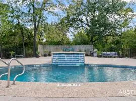 4BR/3BA Sunset Valley Art Retreat - Pool, Sauna, Gym & Hot Tub by Austin Vacay