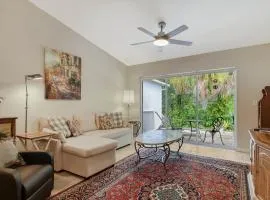 Close to Beaches, Downtown, Restaurants & Parks!