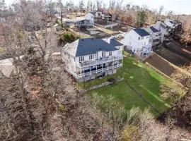 Lakeside Retreat - Large Deck & Game Room with Views