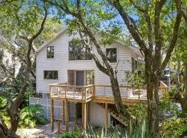 Charming Coastal Retreat sleeps up to 9