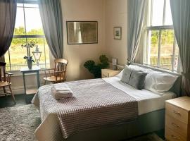 The Fox and Hounds, hotel en Long Ditton