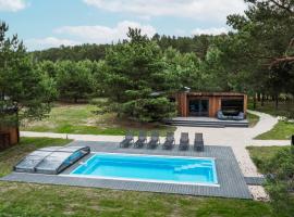 Nemunas Glamping, hotel amb piscina a Kriemala