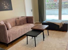 Moderne Wohnung nahe Hockenheimring für bis zu 8 Personen, hotel in Hockenheim