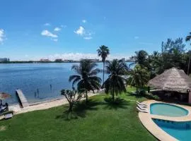 Casa hermosa en zona hotelera frente laguna