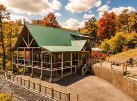 New Luxury Lodge - Gatlinburg - Mountain View!