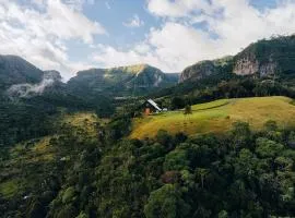 Monte Canudo, Refúgio Premium com Riacho Privativo e Hidro, na Serra do Corvo Branco