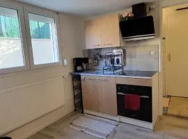 Studio indépendant tout équipé chez l'habitant
