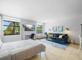 Cozy studio, walk to the beach, restaurants, bars