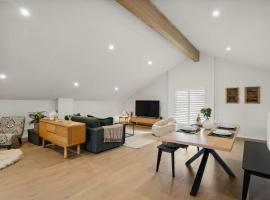 Peaceful Jacks Point Loft Hideaway, hotel di Frankton