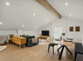 Peaceful Jacks Point Loft Hideaway