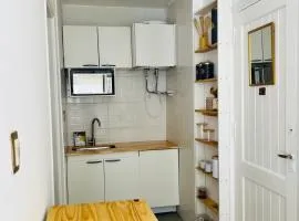 Monoambiente con balcón soleado