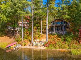 Deck and Fire Pit Beachfront Home in Gaylord!, khách sạn ở Gaylord
