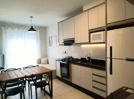 Apartamento novo, 2 quartos a 50 metros da praia