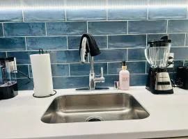 Heart of Hollywood Walk of Fame - Free Parking, Pool, Gym, Rooftop Views, centrally located, WIFI