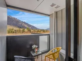 Modern Queenstown Studio Near Airport & Shops