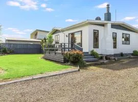 Hosts on the Coast Dundas Delight