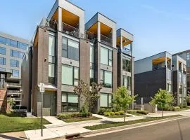 The Grove by AvantStay Stylish Group Stay with Private Bathrooms