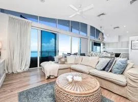 Absolute Luxury on the Marina Oceanfront Modern Penthouse with Panoramic Views