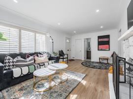 Lakefront 4BR in Port Credit, Mississauga, near GO TRAIN and Toronto Airport, ξενοδοχείο σε Streetsville