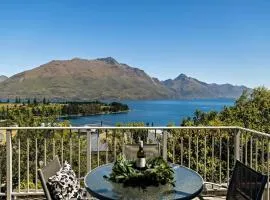 Central - Gorgeous Views walk to town & big house