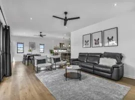 Modern 4 bedroom Redcliffe retreat
