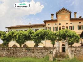 Villa in Valbelluna with Pool & Dolomite Views, ξενοδοχείο σε Santa Giustina