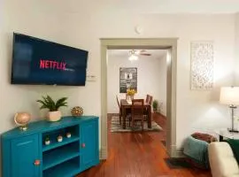Westport Plaza Stay 2BR Cozy Escape