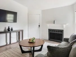 Landing Incredible 1BD Pool Tennis Court
