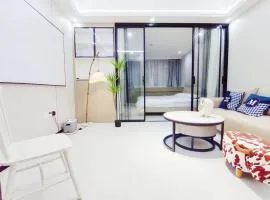 House of Great White Apartment