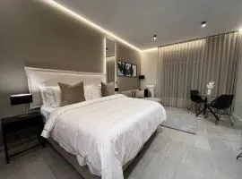 Luxury King Studio, Menlyn Maine, Time Square Views, Smart Access