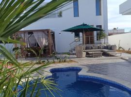 Family Friendly Villa and Studio with Swimming Pool, hotel a Awlād ‘Umar