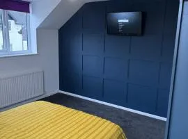 Modern room in west hallam