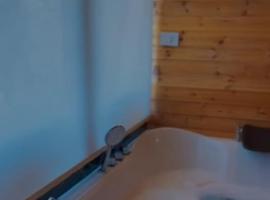 اكواخ الهدهد, hotel v destinaci Ajloun