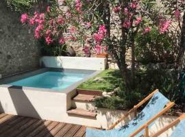 Cozy 2 bedroom house - 4 people, hotel v destinaci Bourg-Saint-Andéol