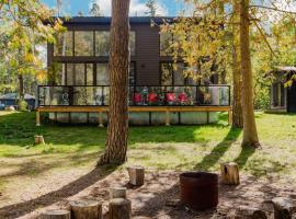 3-bedroom Lakefront Villa #5, hotel u gradu 'Lakefield'