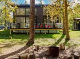 3-bedroom Lakefront Villa #5