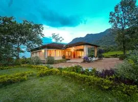 Viriparai Tea Bungalow Munnar by VOYE HOMES - Surrounded by Tea Plantations