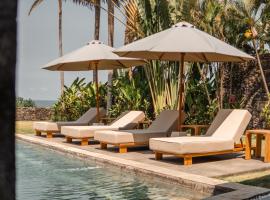 Beachfront Luxury Villa in Beraban with Private Pool, khách sạn ở Krambitan