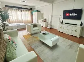 Spacious, just an 850m walk to MRT Rama 9 station