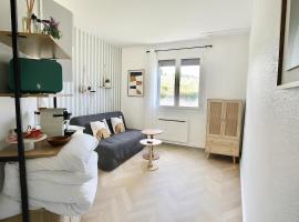 Small studio Parking - Metro B - Lyon Sud Hospital, hotel in Saint-Genis-Laval