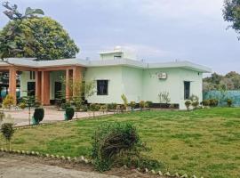 Anha Farmstay, hotel en Mādho Tānda