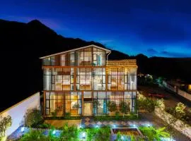 Zhangjiajie Cloudscape Lodge-English Services-Near the Ticket Gate