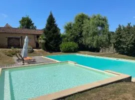 Gîtes OSTAL de Marcillac avec piscine - Le Pigeonnier