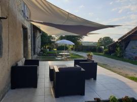 Gîte de La Cabane, hotel in Marambat