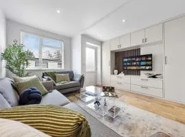 Contemporary 2BR Apt, Near Station, Free WIFI