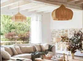 Wishome-Casa con piscina privada climatizada, cerca Comillas